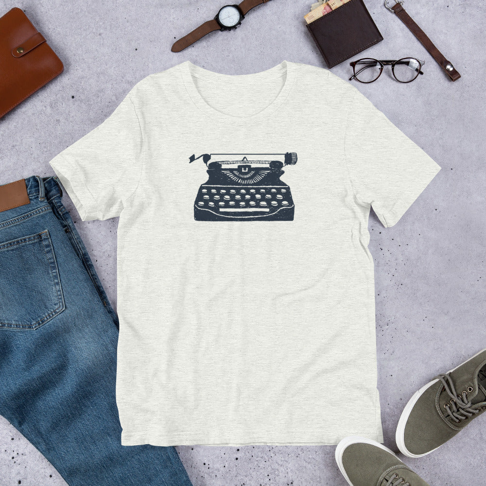 Retro Typewriter T-Shirt – A Classic Look for Wordsmiths & Dreamers!