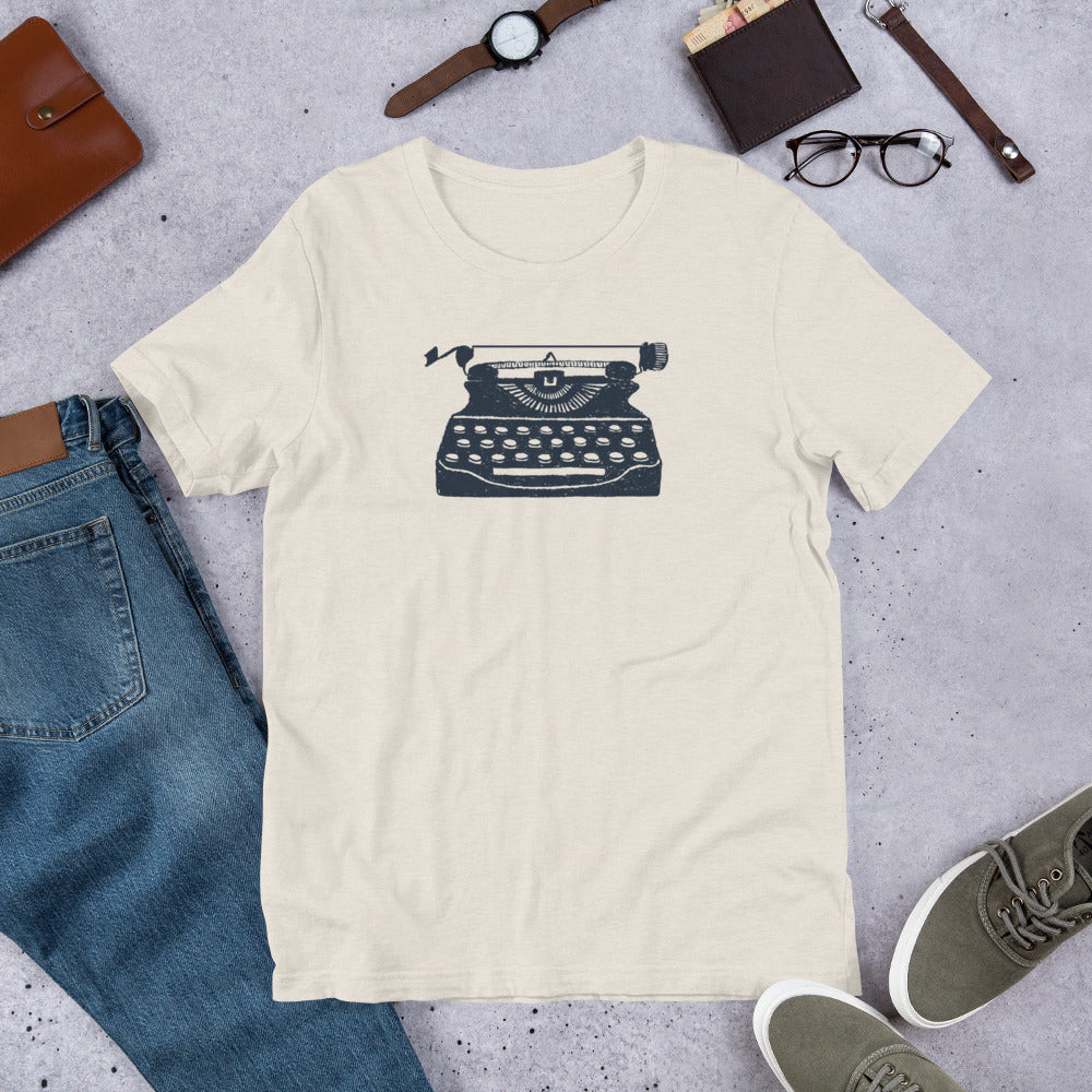 Retro Typewriter T-Shirt – A Classic Look for Wordsmiths & Dreamers!