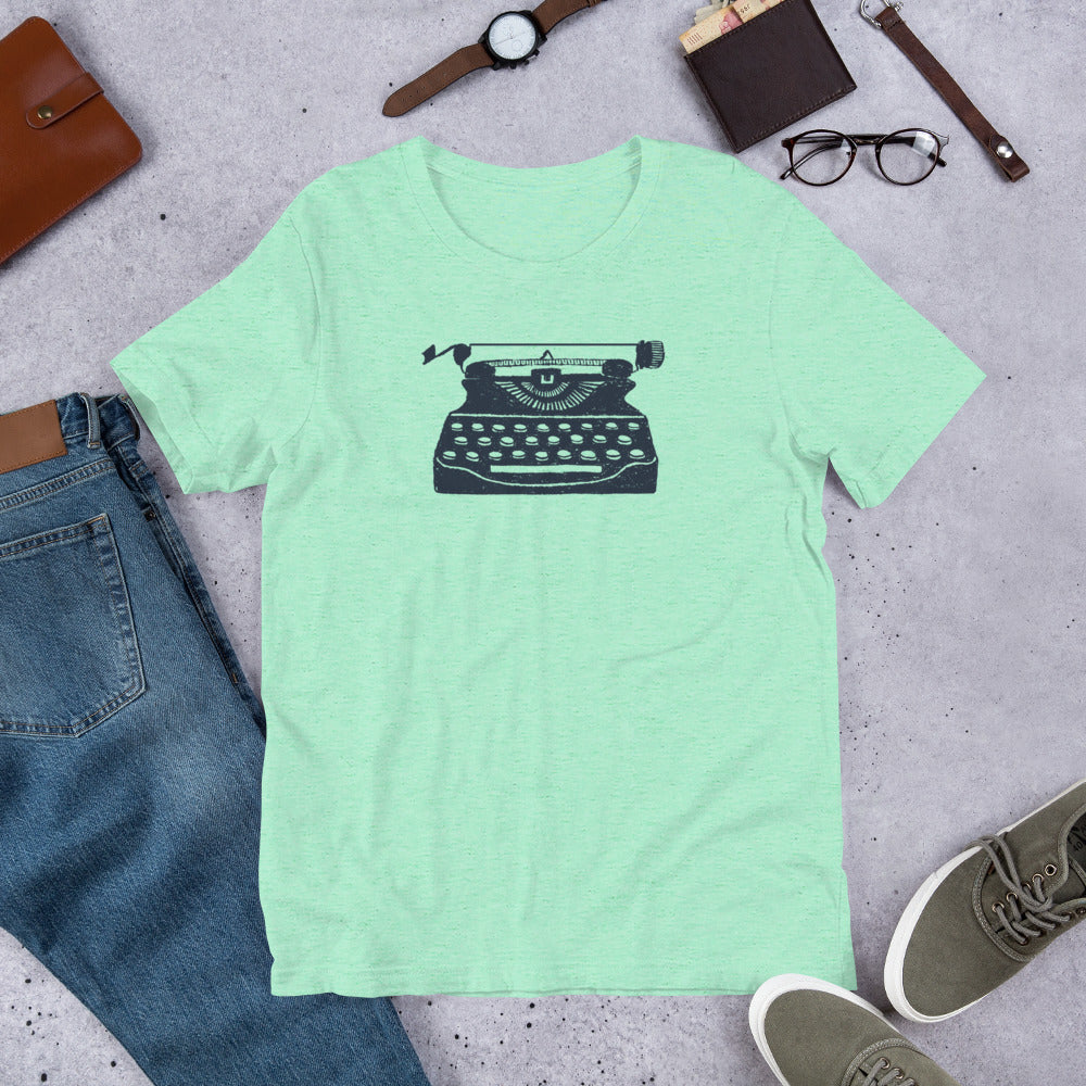 Retro Typewriter T-Shirt – A Classic Look for Wordsmiths & Dreamers!