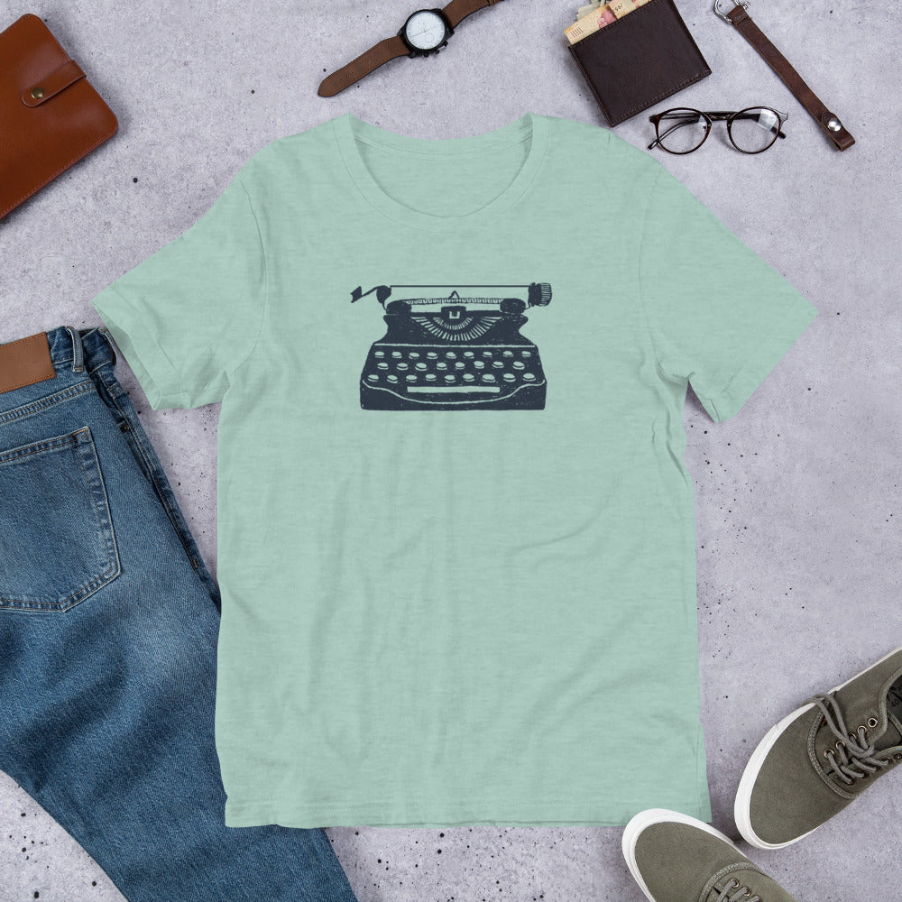 Retro Typewriter T-Shirt – A Classic Look for Wordsmiths & Dreamers!
