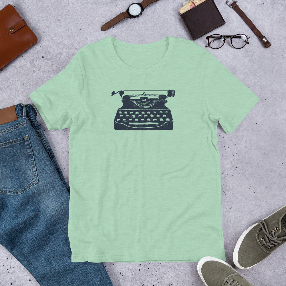 Retro Typewriter T-Shirt – A Classic Look for Wordsmiths & Dreamers!