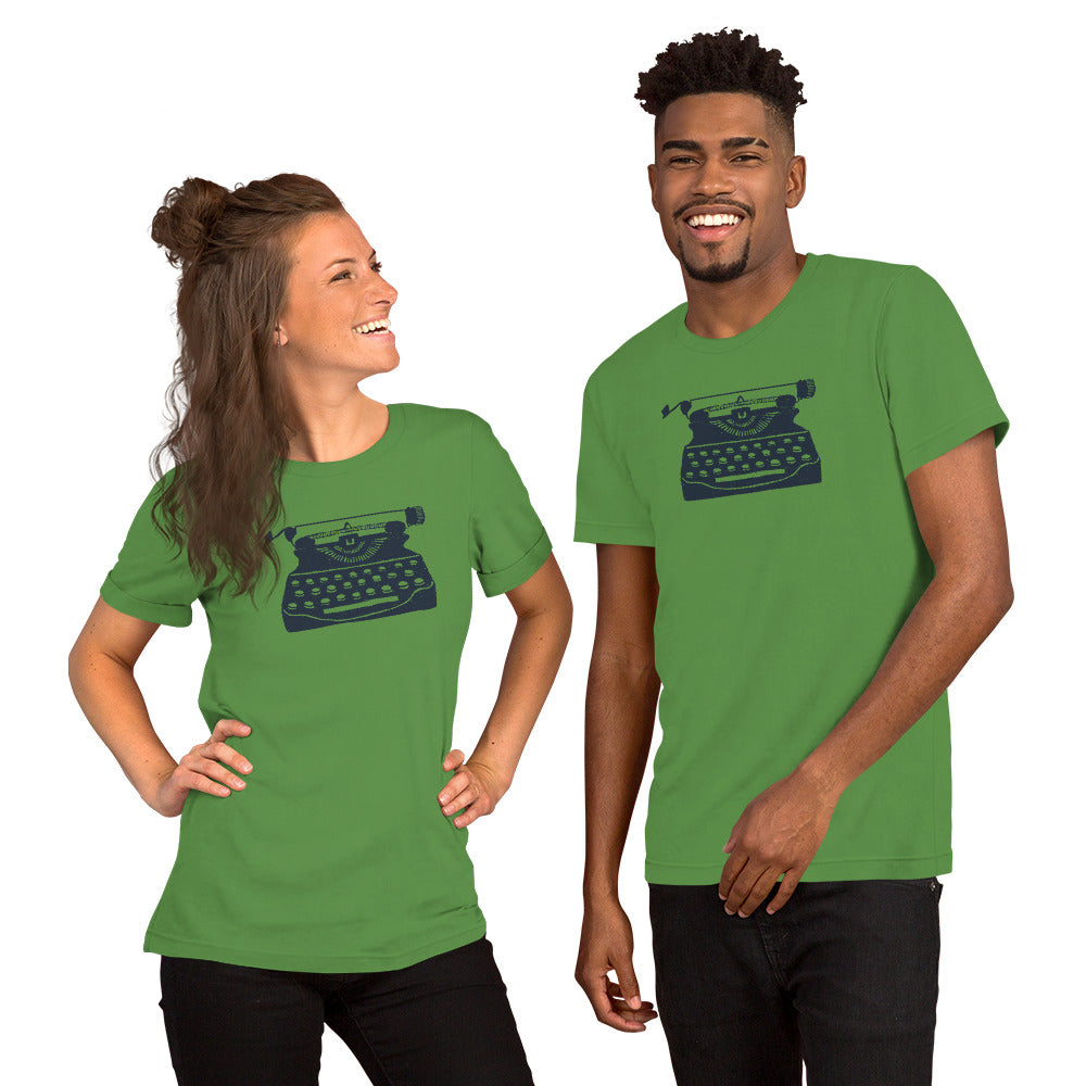 Retro Typewriter T-Shirt – A Classic Look for Wordsmiths & Dreamers!