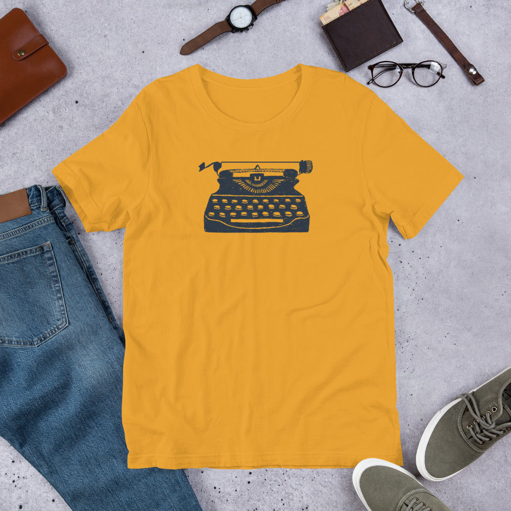 Retro Typewriter T-Shirt – A Classic Look for Wordsmiths & Dreamers!