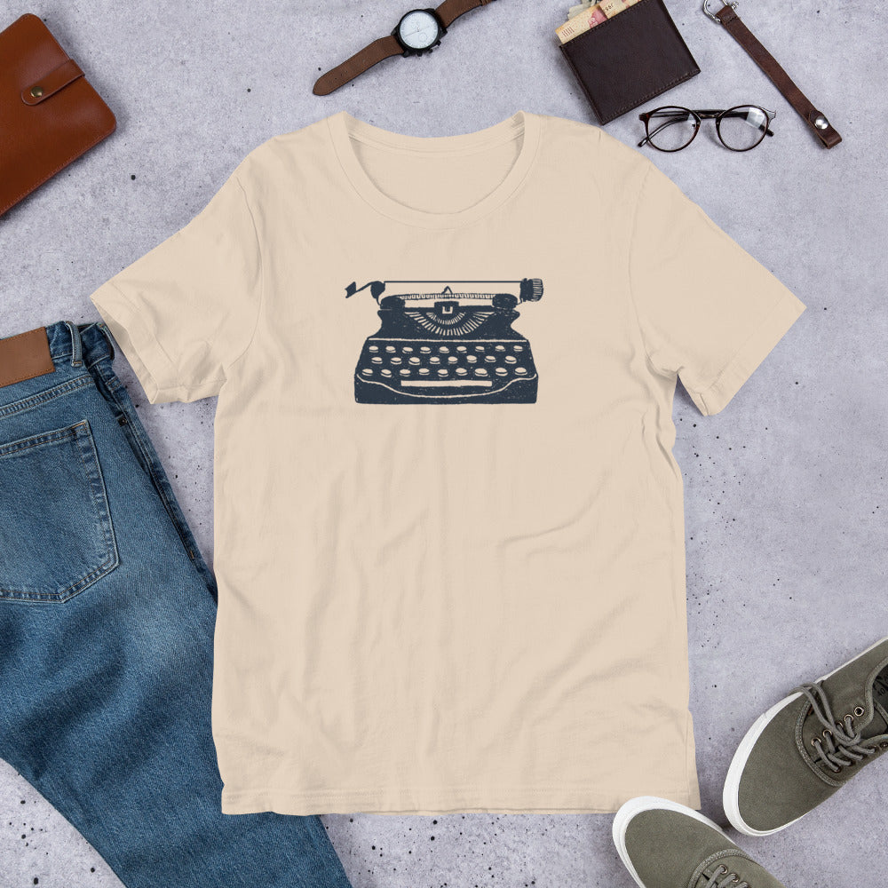 Retro Typewriter T-Shirt – A Classic Look for Wordsmiths & Dreamers!
